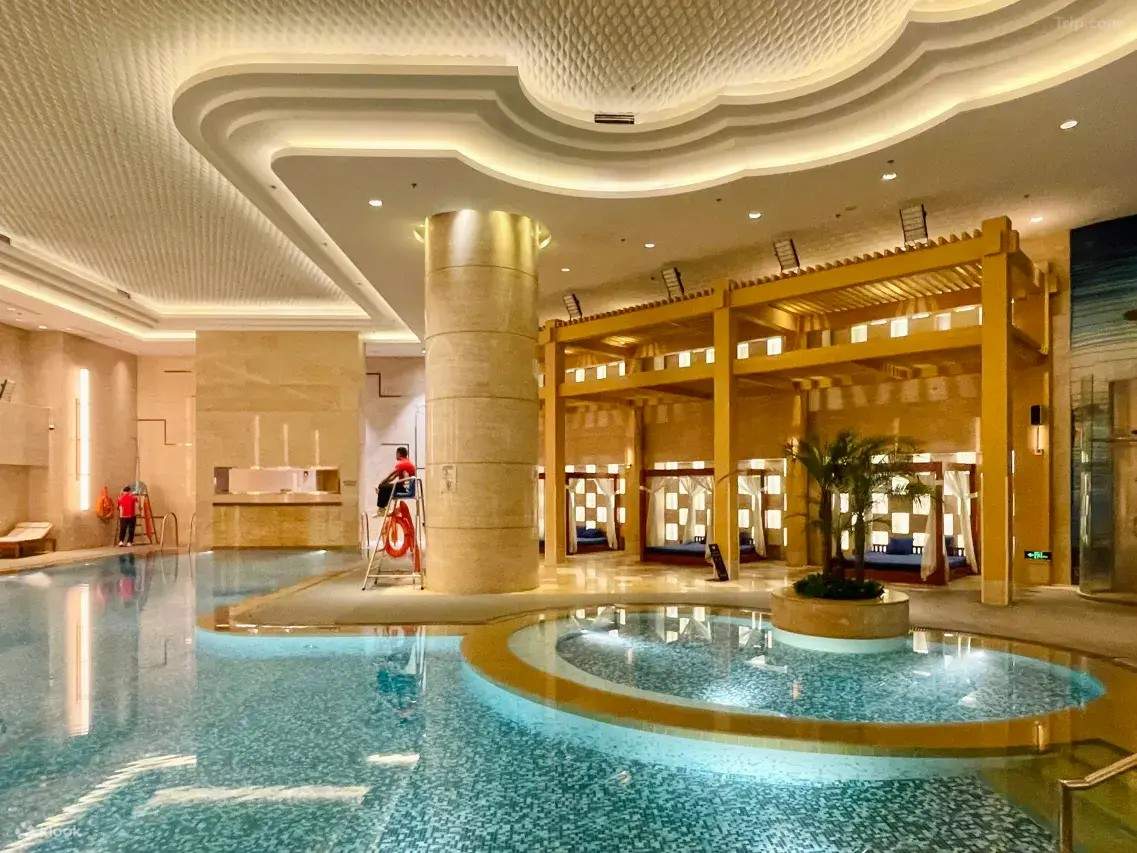 สระว่ายน้ำ